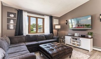 42 Seminole Trl, Cranston, RI 02921