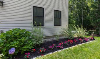 49 Hadlock Rd, Falmouth, ME 04105