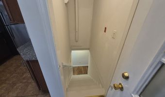 2 Dixon Rd, Danbury, CT 06811