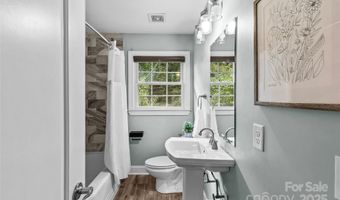 2538 Arnold Dr E, Charlotte, NC 28205