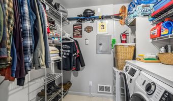 1527 NW Juniper St Apt 2, Bend, OR 97703