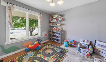 926 8th Ave NW, Altoona, IA 50009