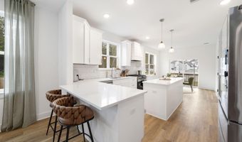 5 Melinda Ct, Bayville, NJ 08721