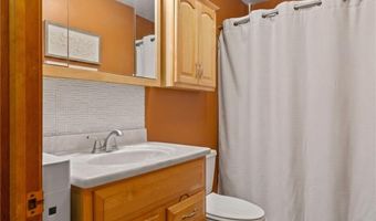 189 Wolf Rock Rd, Exeter, RI 02822