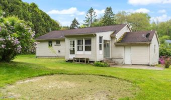 22 Terrace Dr, Montville, CT 06370