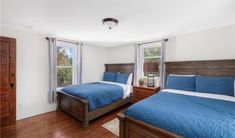 33 Clinton Ave, Jamestown, RI 02835