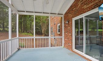 10016 Whitethorn Dr, Charlotte, NC 28277