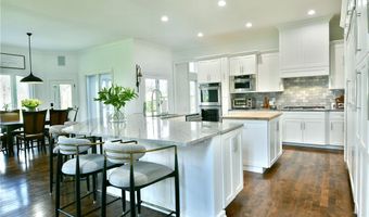460 Club Dr, Aurora, OH 44202