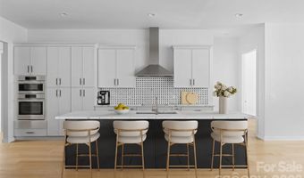 69 Village Pointe Ln, Asheville, NC 28803