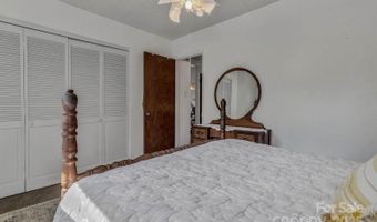 5 Fairway Dr, Arden, NC 28704