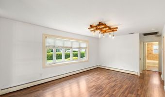 96 Comly Rd, Bayonne, NJ 07035