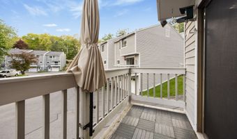10 Ives Hill Ct 10, Cheshire, CT 06410