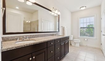44589 YORK CREST Ter #200, Ashburn, VA 20147