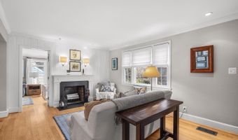 4004 ESTABROOK Dr, Annandale, VA 22003