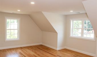 515 School St, North Kingstown, RI 02852