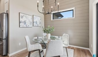 405 N Sunshine Ave, Brandon, SD 57005
