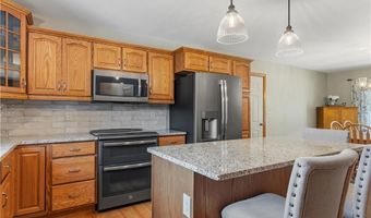 3 Courtney Ln, Hopkinton, RI 02832