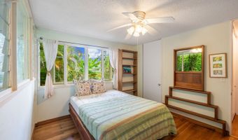 1350 Lopaka Pl, Kailua, HI 96734