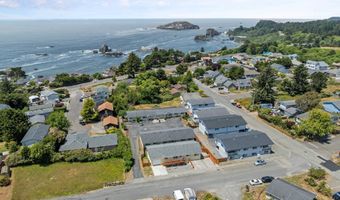 749 1ST St, Brookings, OR 97415