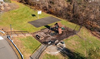 55 Mill Plain Rd 34-17, Danbury, CT 06811