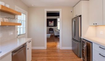 45 Ayrault St 5, Newport, RI 02840