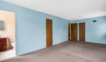 425 Bush Dr, Ballwin, MO 63021
