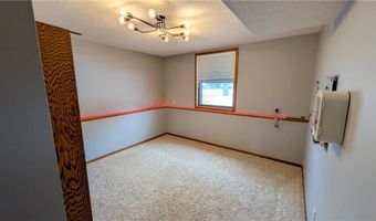 1918 Bayview Dr, Albert Lea, MN 56007