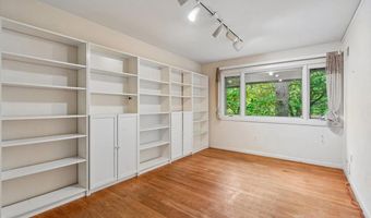 9009 CHARRED OAK Dr, Bethesda, MD 20817