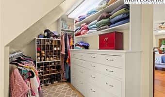 140 Library Ln, Banner Elk, NC 28604