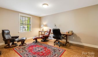 28 Trafalgar Cir, Asheville, NC 28805