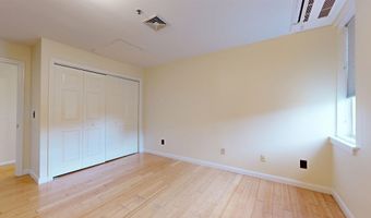 230 College St 7, Burlington, VT 05401