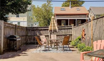 36 Dixon St, Newport, RI 02840