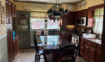 21 Wellington Pl, Amityville, NY 11701