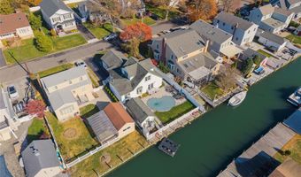 38 Bayside Pl, Amityville, NY 11701