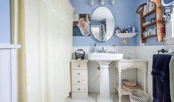 50 Cole St, Jamestown, RI 02835