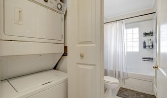 1404 N ROOSEVELT St N, Arlington, VA 22205