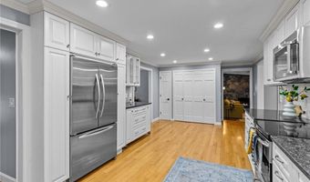 123 Stone Gate Dr, North Kingstown, RI 02852