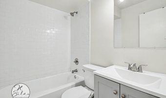 10 Arrowhead Dr 5, Algonquin, IL 60102