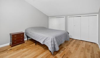 3 N Chestnut Hill Rd, Albany, NY 12211