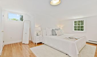11 Pond Pl, Cos Cob, CT 06807