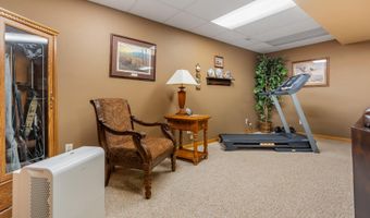 38397 Richmond Heights Dr, Aberdeen, SD 57401