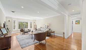 31 Edgemere Dr, Albertson, NY 11507