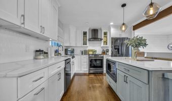 10 Linda Cir, Aberdeen, NJ 07747