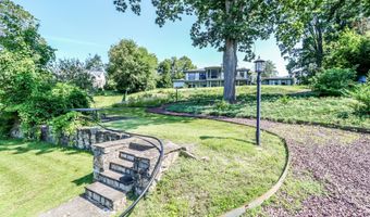 13 Kellogg St, Brookfield, CT 06804