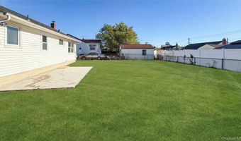 3 Beta Dr, Amityville, NY 11701