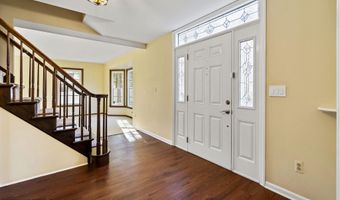 4 Westminster Dr, Annandale, NJ 08801