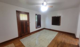 2015 L St, Auburn, NE 68305