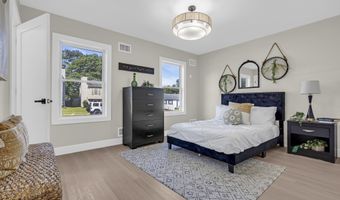 8 Mizzen Dr, Barnegat, NJ 08005