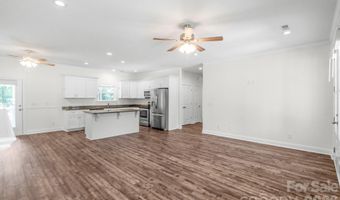 939 Old Stagecoach Rd, Camden, SC 29020