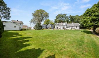 10 Hilltop Rd, East Lyme, CT 06357